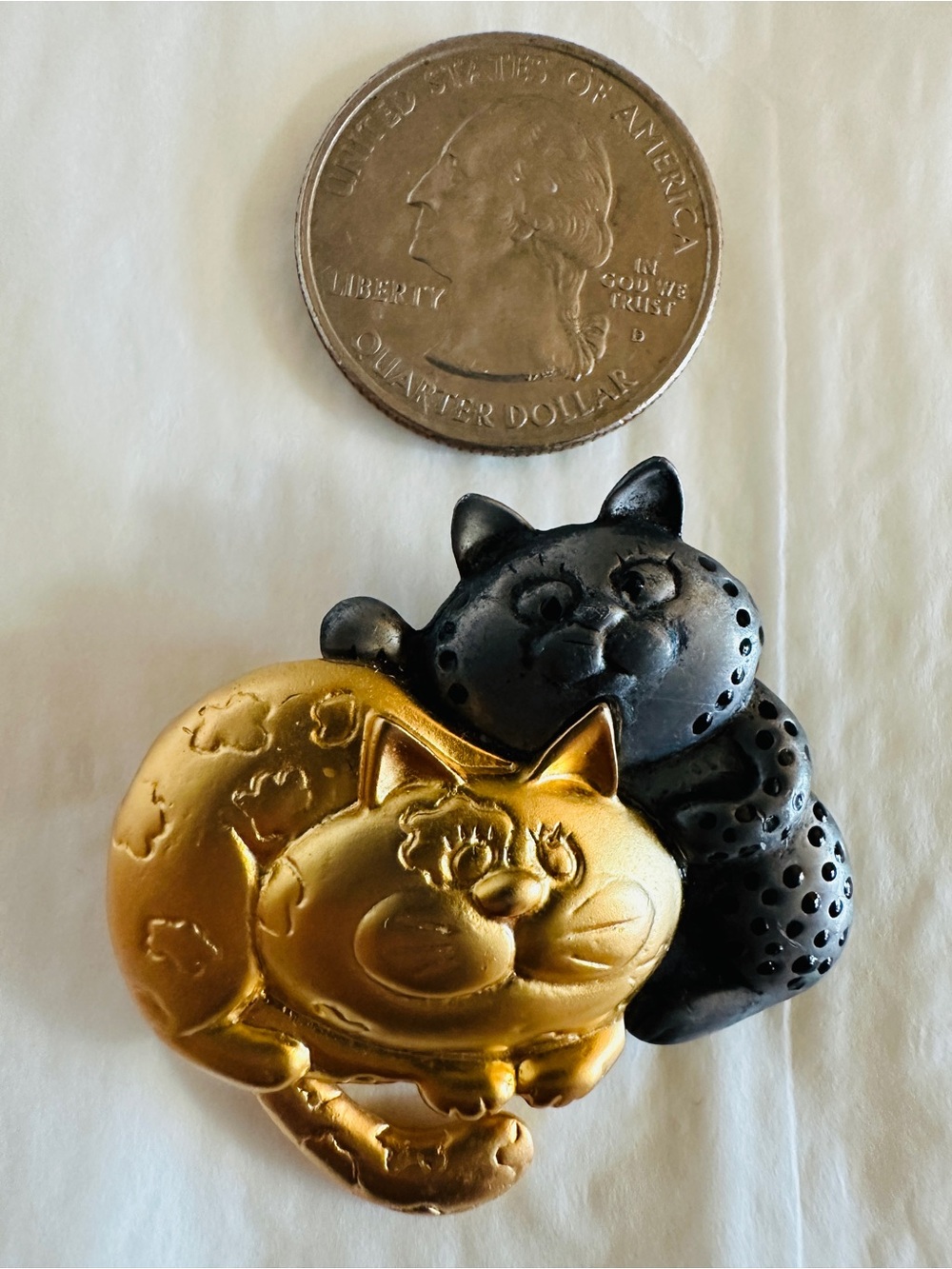 VTG Danecraft Cuddling Cats Two Tone Brooch Pin - Gold/Silver Toned - Picture 6 of 6